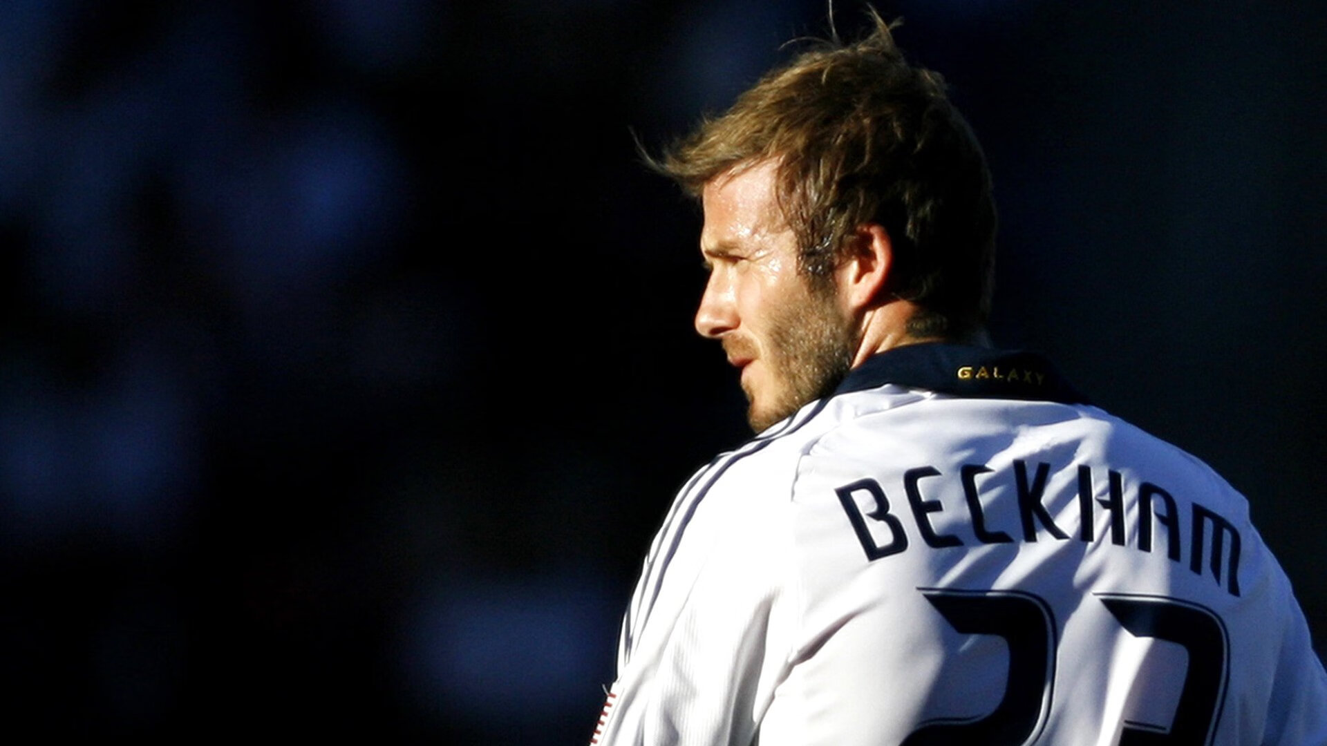 传奇球星的“退休生活”:他们的日常与新身份,足球球星退役视频